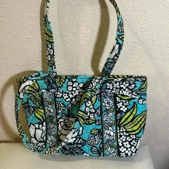 Vera Bradley retired island Bloom pattern - Picture 1 of 5